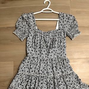 White and blue puffy sleeve flower dress
